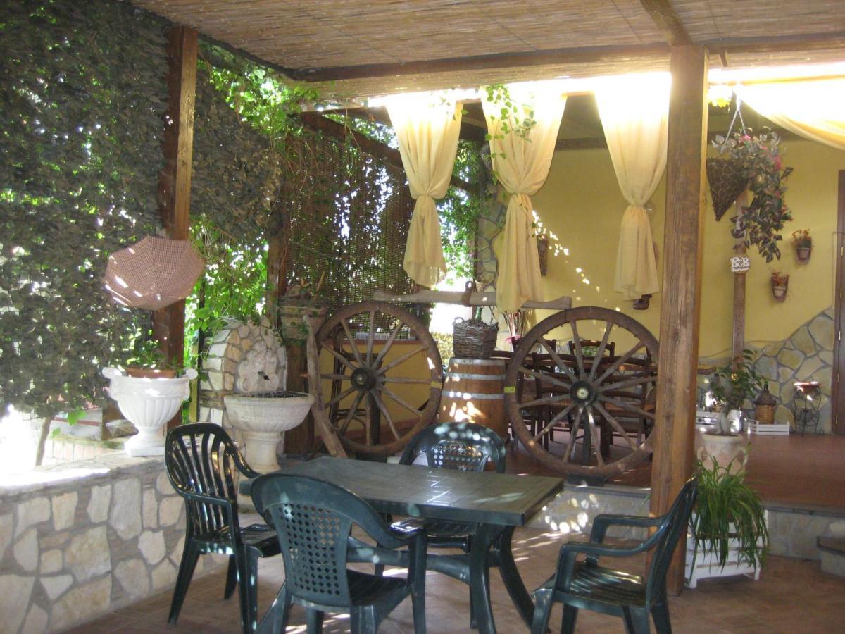 Oasi Del Lago Regalbuto Exterior photo